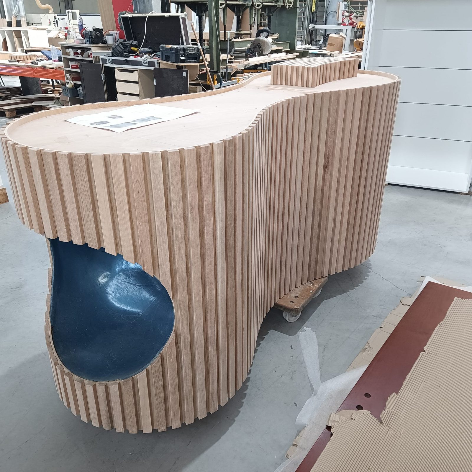 Volume organique cintré en bois