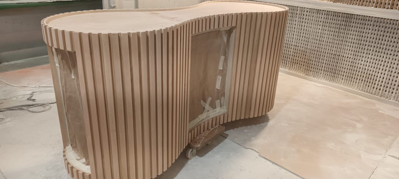 Coque cintrée du comptoir en atelier